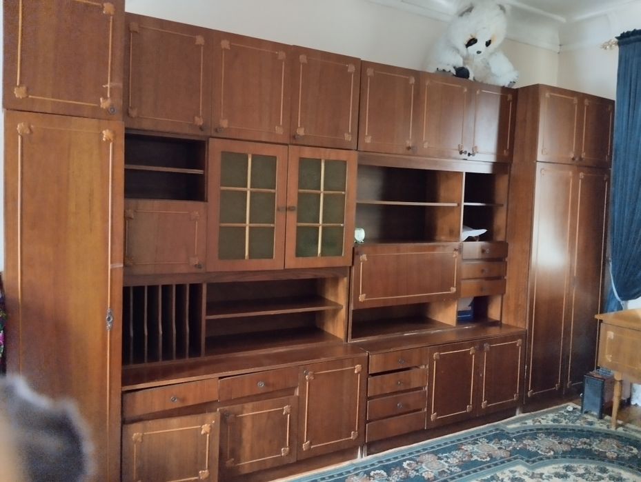 Шкаф шифоньер из орехового дерева