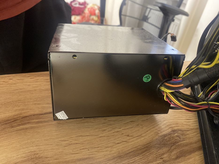 Блок питания Huntkey . Очень бюджетный