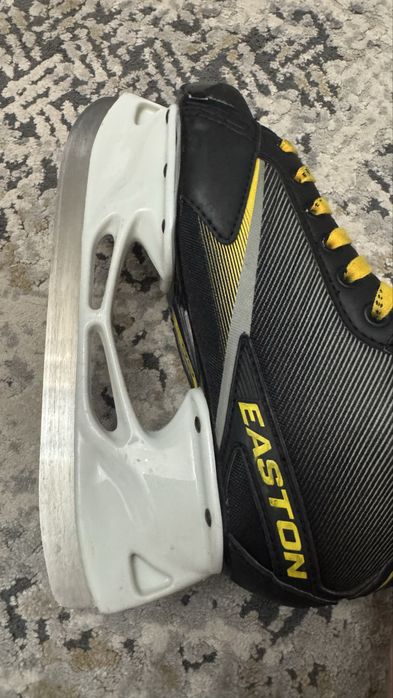 Коньки хоккейные