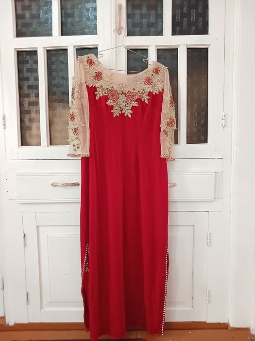 Kelinlar uchun koʻylak lozimi bilan.