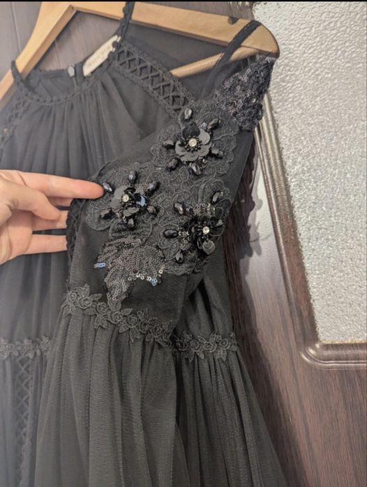 Rochie neagra din dantela deosebita