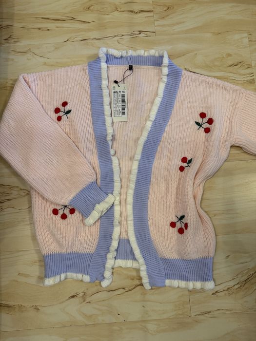 Pulover/cardigan cu cirese brodate