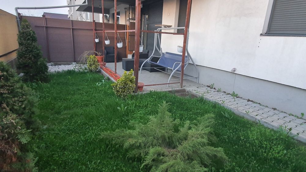 Proprietar inchiriez apartament , loc parcare, plus gradina, 2 camere
