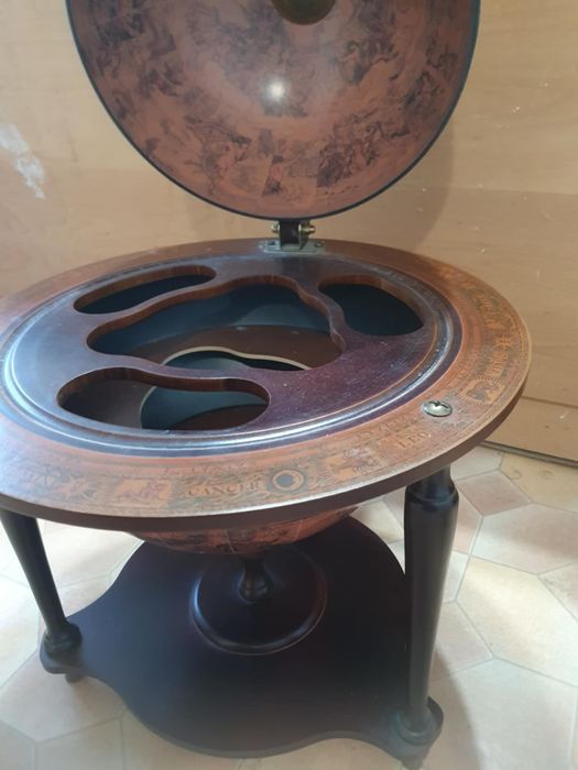 Настолен глобус бар.