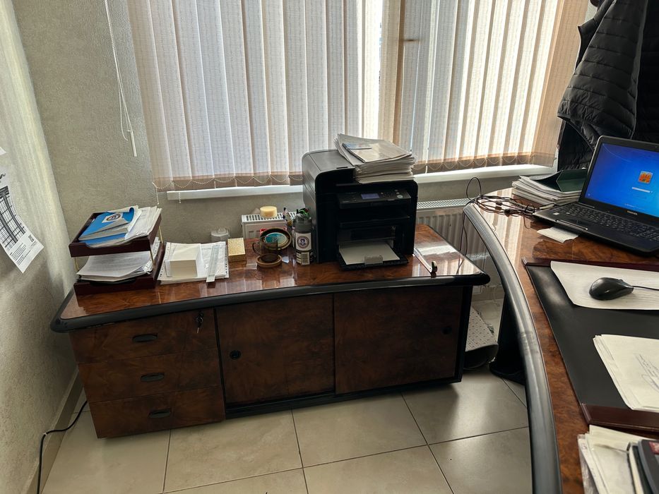 Продается офисная мебель