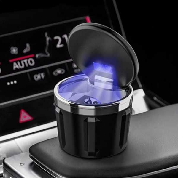 Мини преносим пепелник за кола с LED осветление.