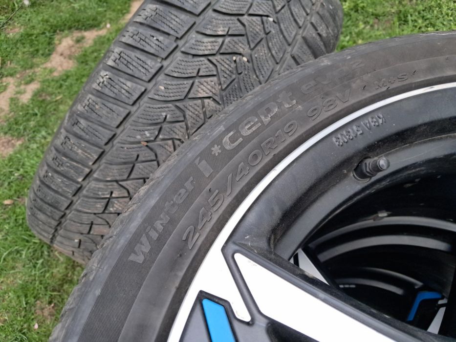 Set 4 roți iarnă 245/40R19 cu jante aliaj 19" – stare foarte bună
4. R