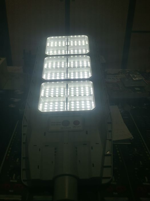 Lampa solara pe leduri