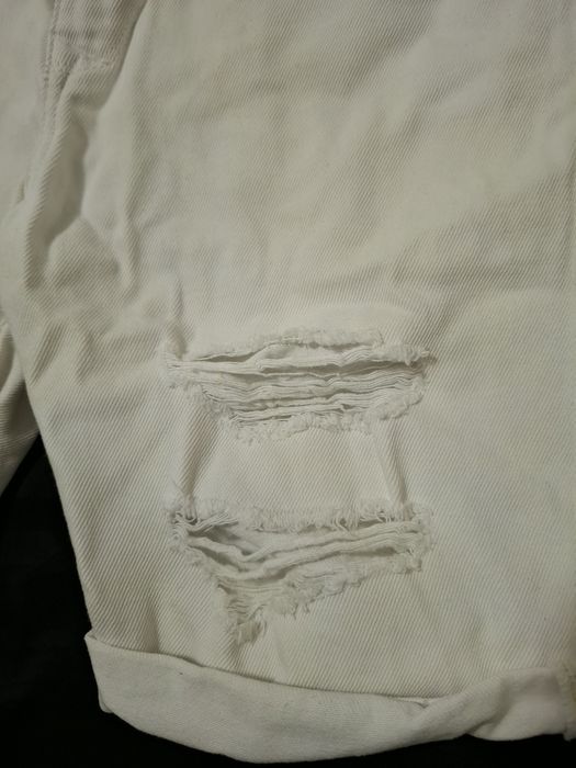 Blugi albi denim, stil rupți S.