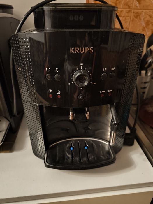 5 aparate de cafea funcționează cu cafea boabe spumează și laptele fac capucino
