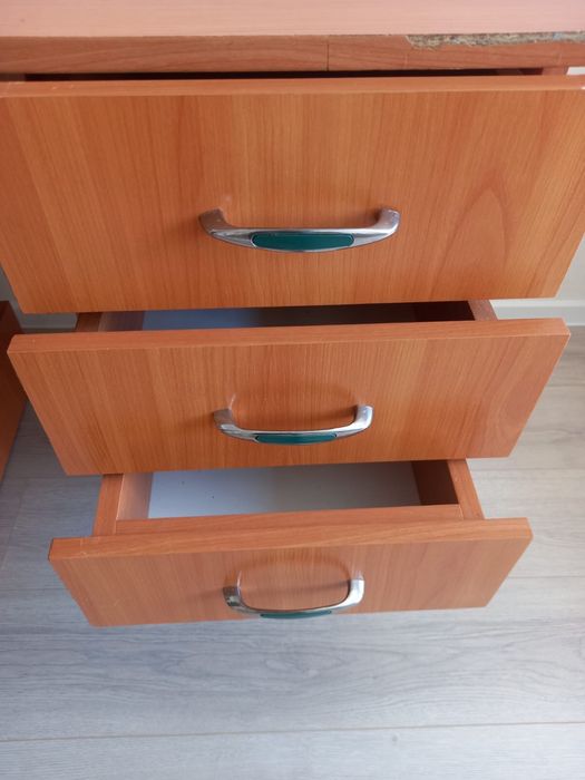 Продам стол письменный