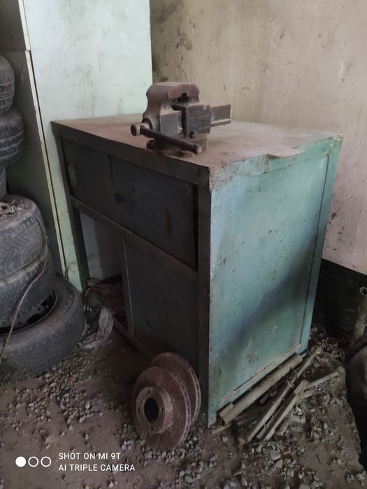 ПРОДАМ верстак с тисками не. Дорога