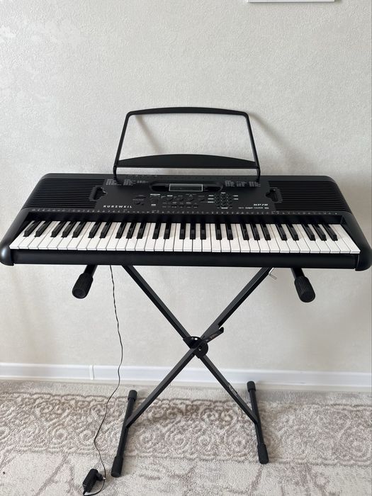 5-октавный синтезатор Kurzweil KP70 со стойкой