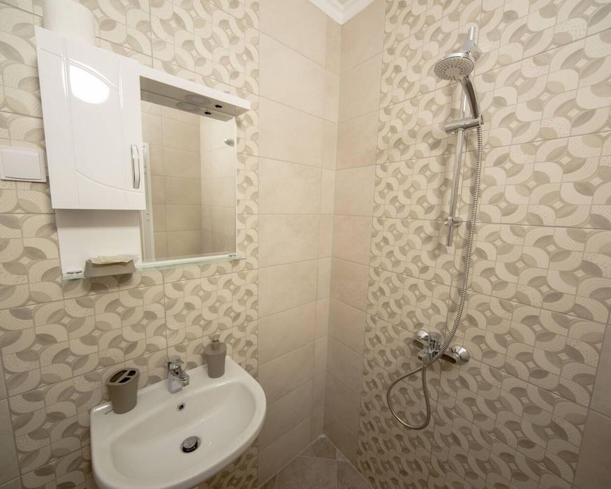 Дава се под наем Двустаен апартамент в Бургас, Център - 45 кв.м за 612 € - Снимка #4