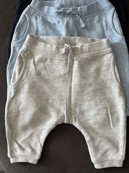3 buc Next pantaloni grosi bebe 0-3 luni, în stare foarte bună.