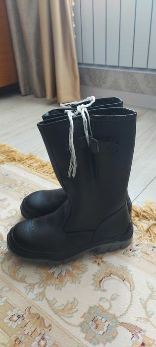 Продам спецобувь зимнюю