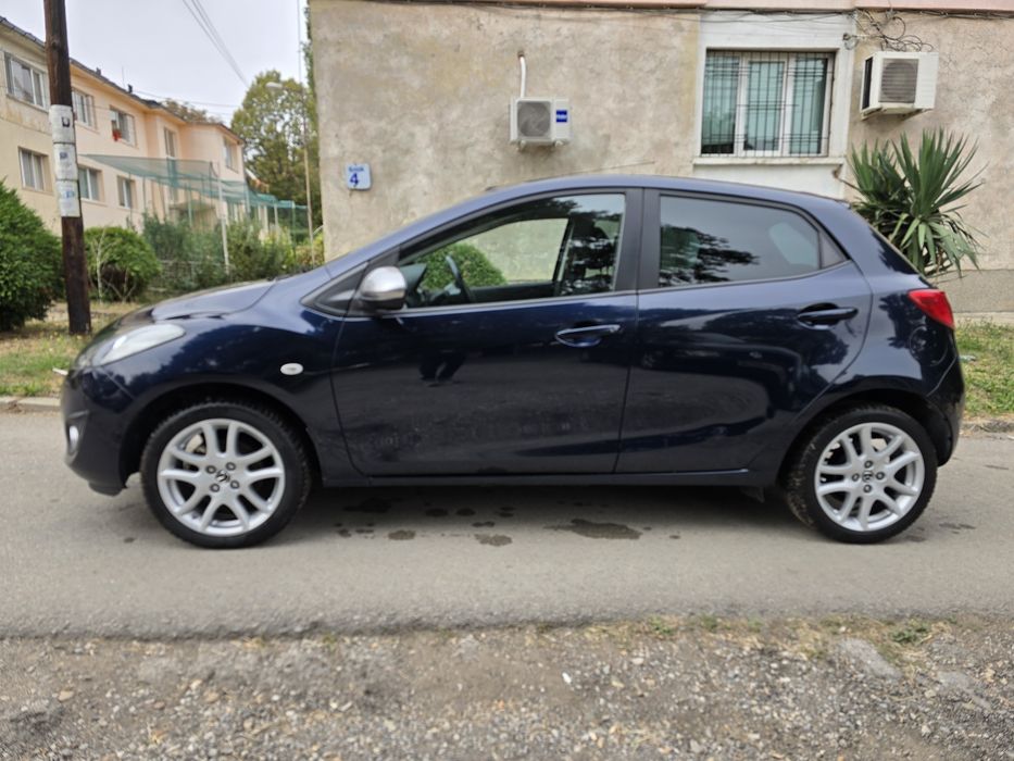 Mazda 2 От Германия 102000км.4цилиндъра. 4врати.Навигация