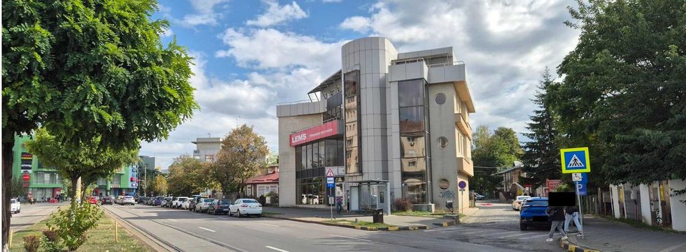 Închiriere clădire modernă ultracentrală