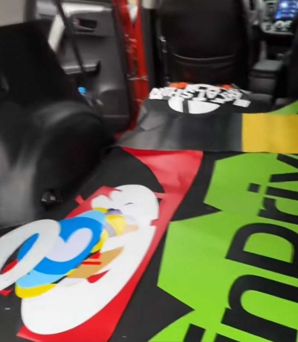 Брендирование Яндекс индрайвер с трафаретом