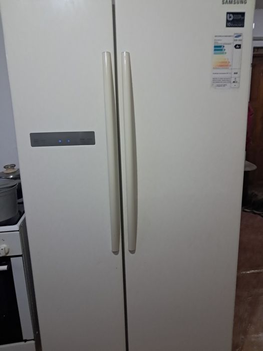 Продам холодильник большой