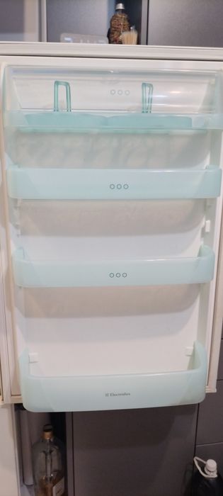 Продавам хладилник ELEKTROLUX