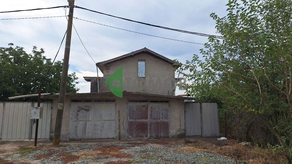 Здрава триетажна къща в село Загоре