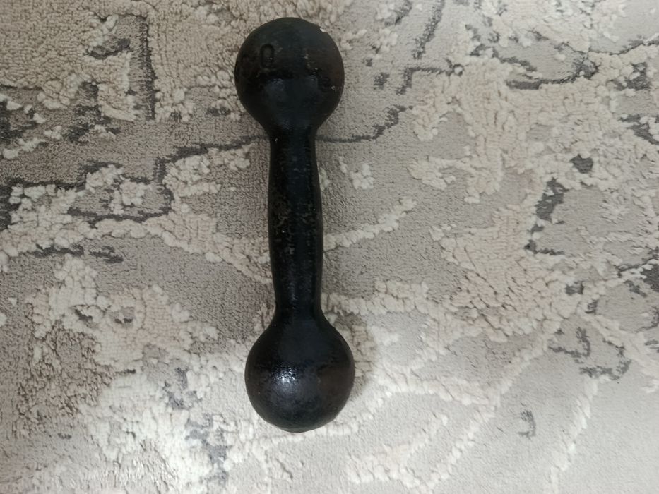 Гантель спортивная