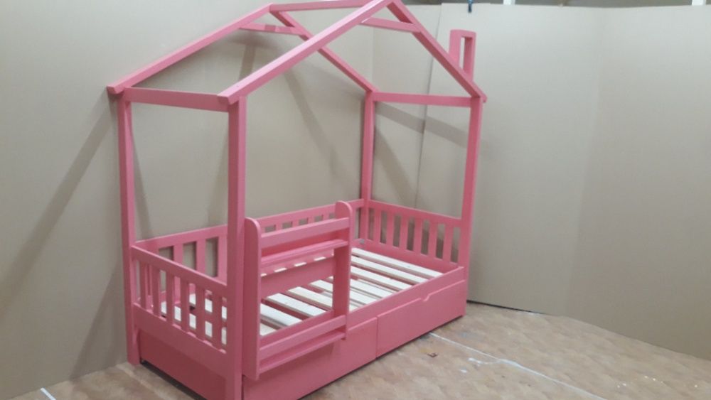 TRANSPORT GRATUIT.Pat casuta,cod 303