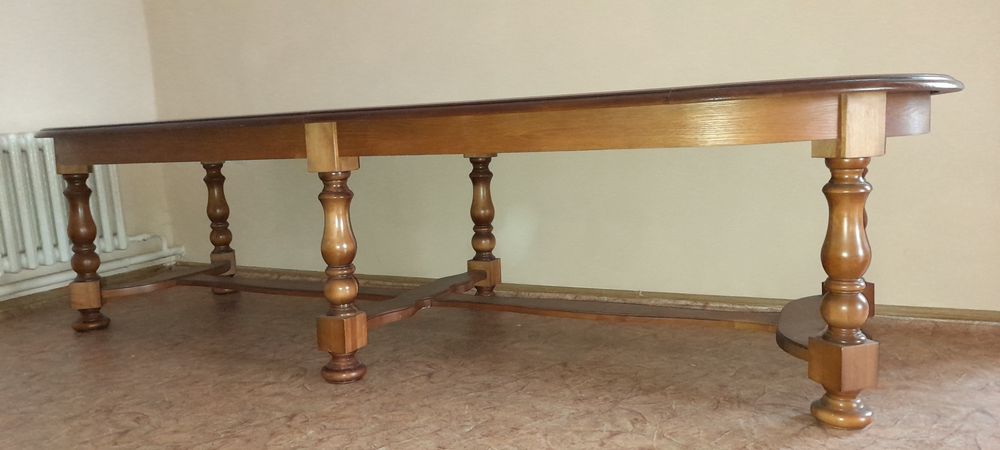 Стол для гостиной