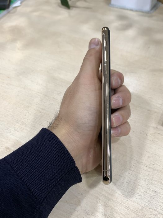 iPhone Xs Max gold