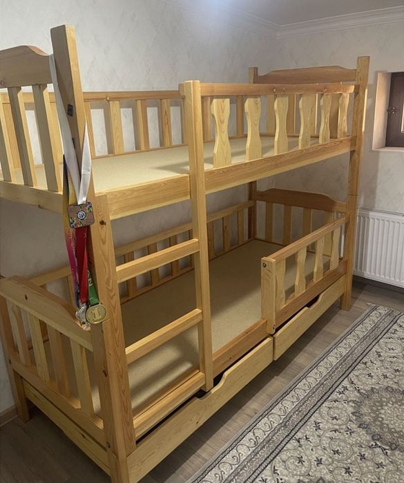 Кровать двухъярусная