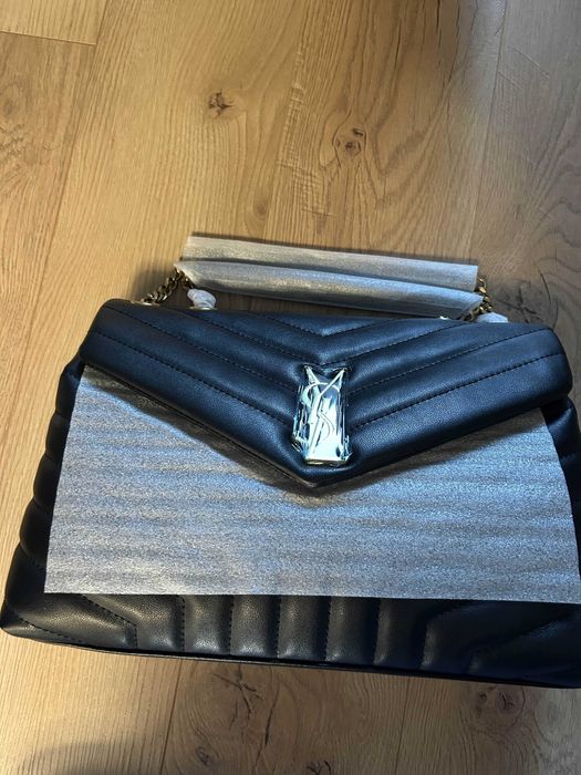 Продавам дамска чанта Saint Laurent