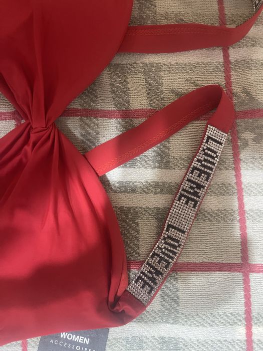 Чисто нов бански по модел на Victoria's Secret