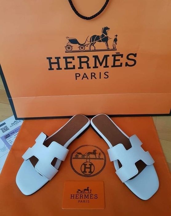 Papuci albi,diverse mărimi, import Italia, accesorii incluse