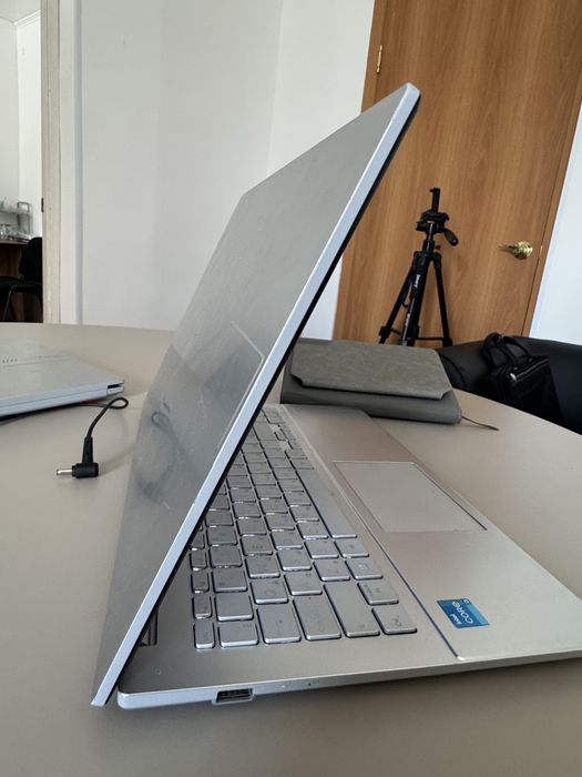 Asus vivobook core i3/8/256