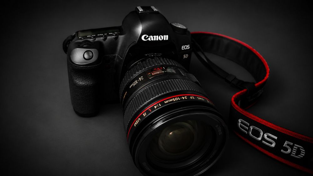 Canon EOS 5D Mark 2 +EF 24-105