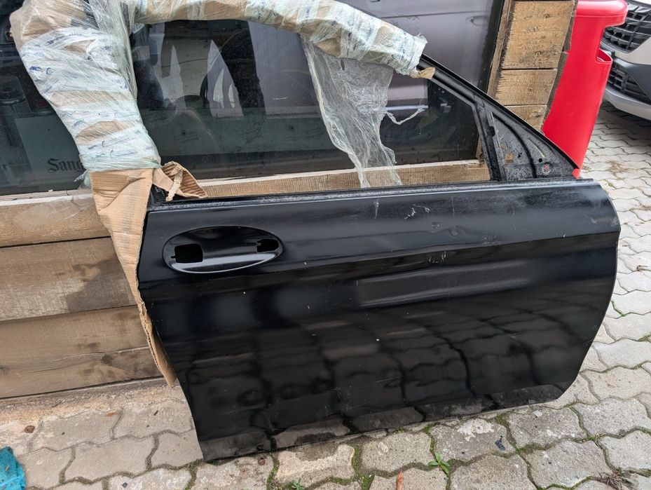 Предна дясна врата Мерцедес е класа 213