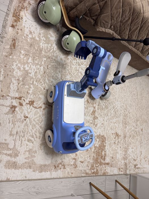 Продам машинку толокар