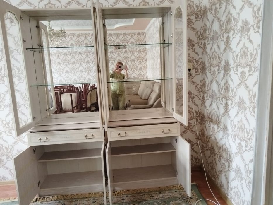 Продаю сервант в отличном состоянии