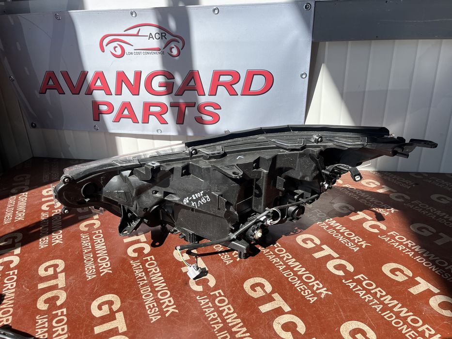 Фар Toyota Rav 4 2018