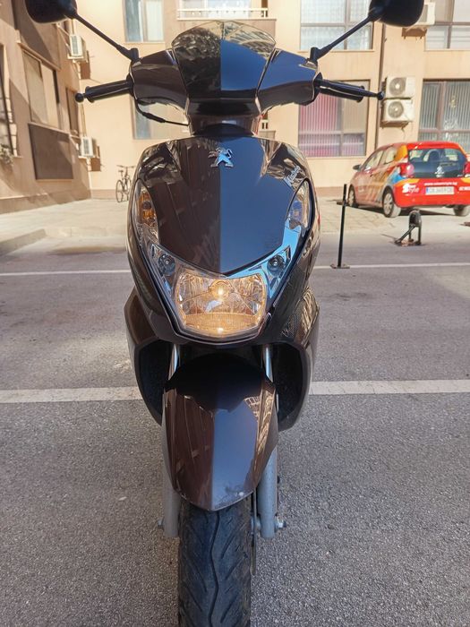 Продавам Скутер Пежо кисби