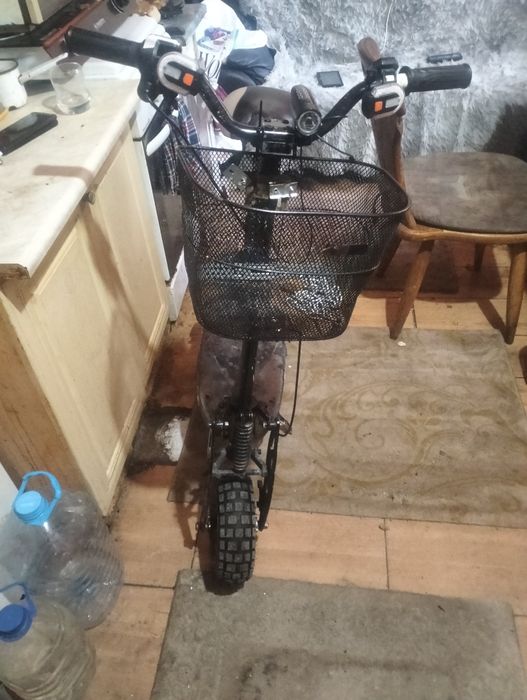 Vind scuter electric  preti 700 negociabil