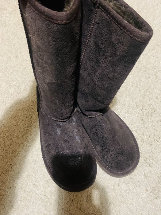 UGG Australia- model brocat