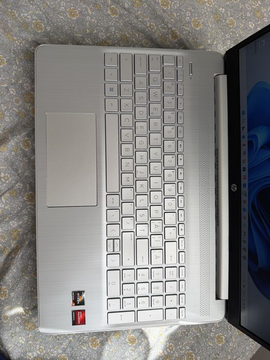 Laptop HP 15s – Ryzen 3 / 8GB RAM / 256GB SSD