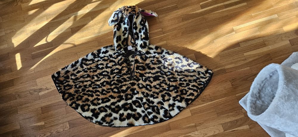 Пелерина с животинска шарка