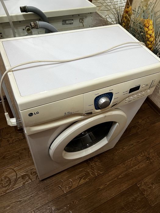 Продам машинку стиральную