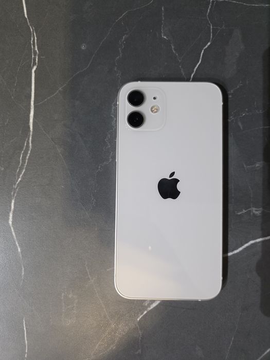 Продавам iPhone 12 / 128 GB