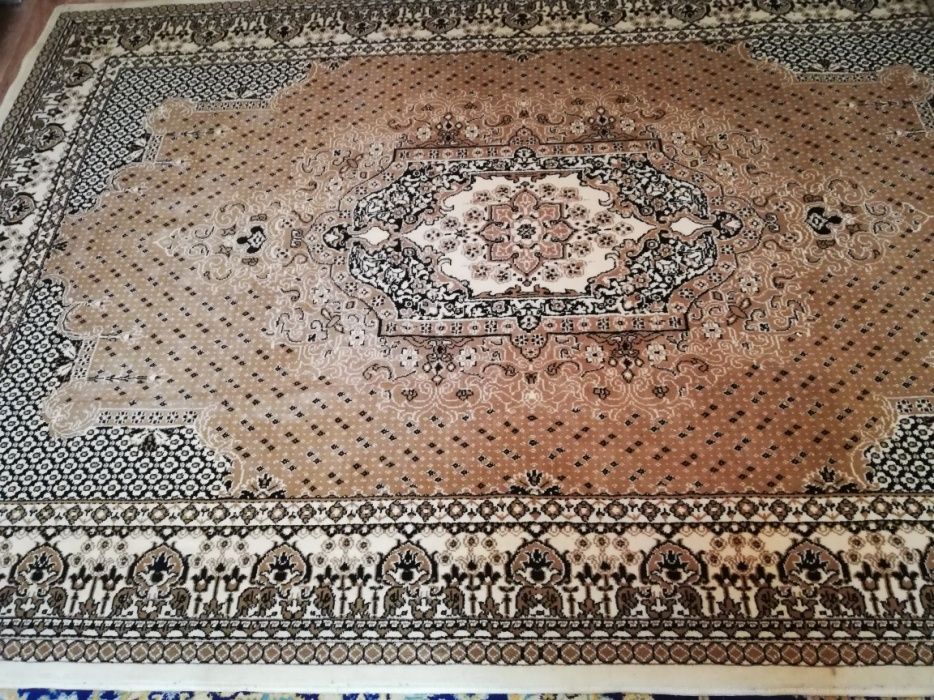 Продам искусственный ковер