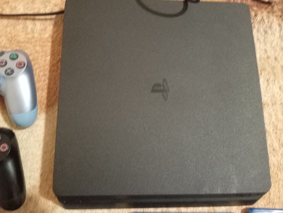 Плейстейшън 4 слим