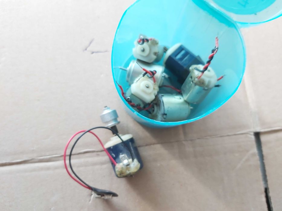 Set 7 Motoare Electrice Mici DC (1.5V - 6V) pentru Jucării, Robotică, Proiecte DIY